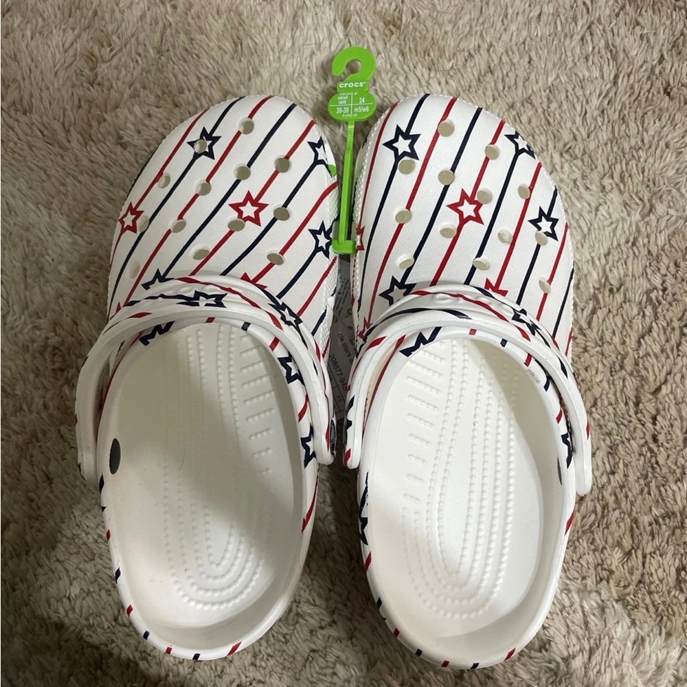 new never worn star crocs